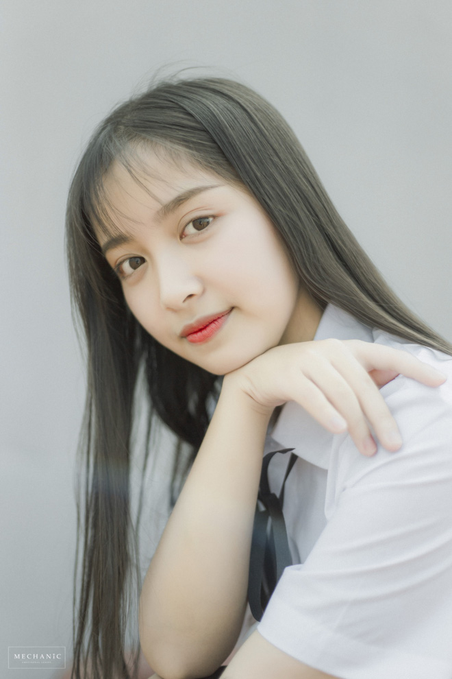 Nữ sinh trường Thương mại khiến đám con trai liêu xiêu vì đã xinh như búp bê lại có thành tích học quá ấn tượng-3