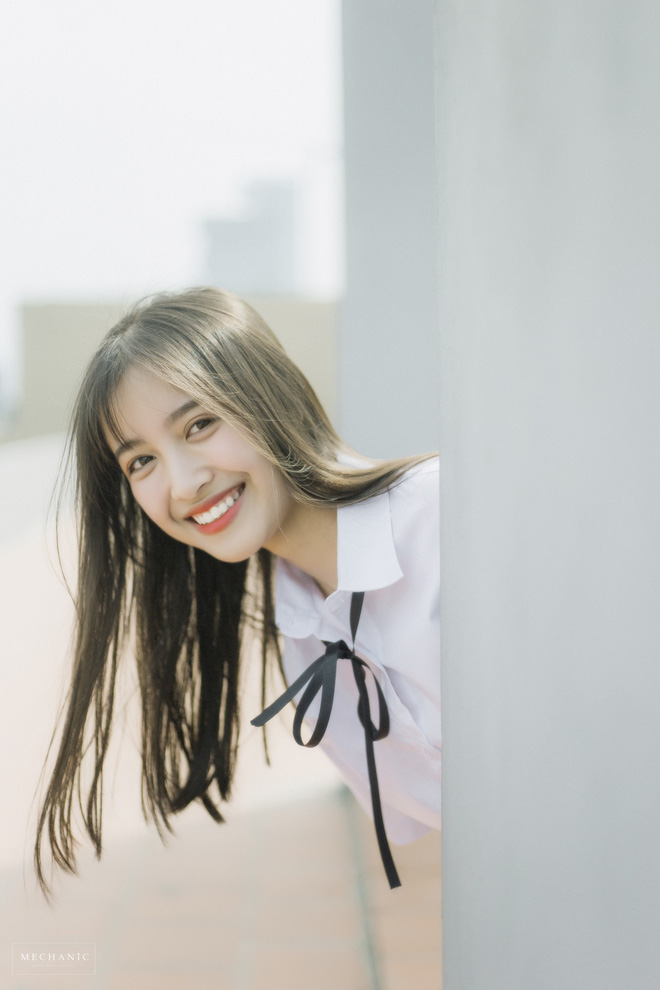 Nữ sinh trường Thương mại khiến đám con trai liêu xiêu vì đã xinh như búp bê lại có thành tích học quá ấn tượng-5