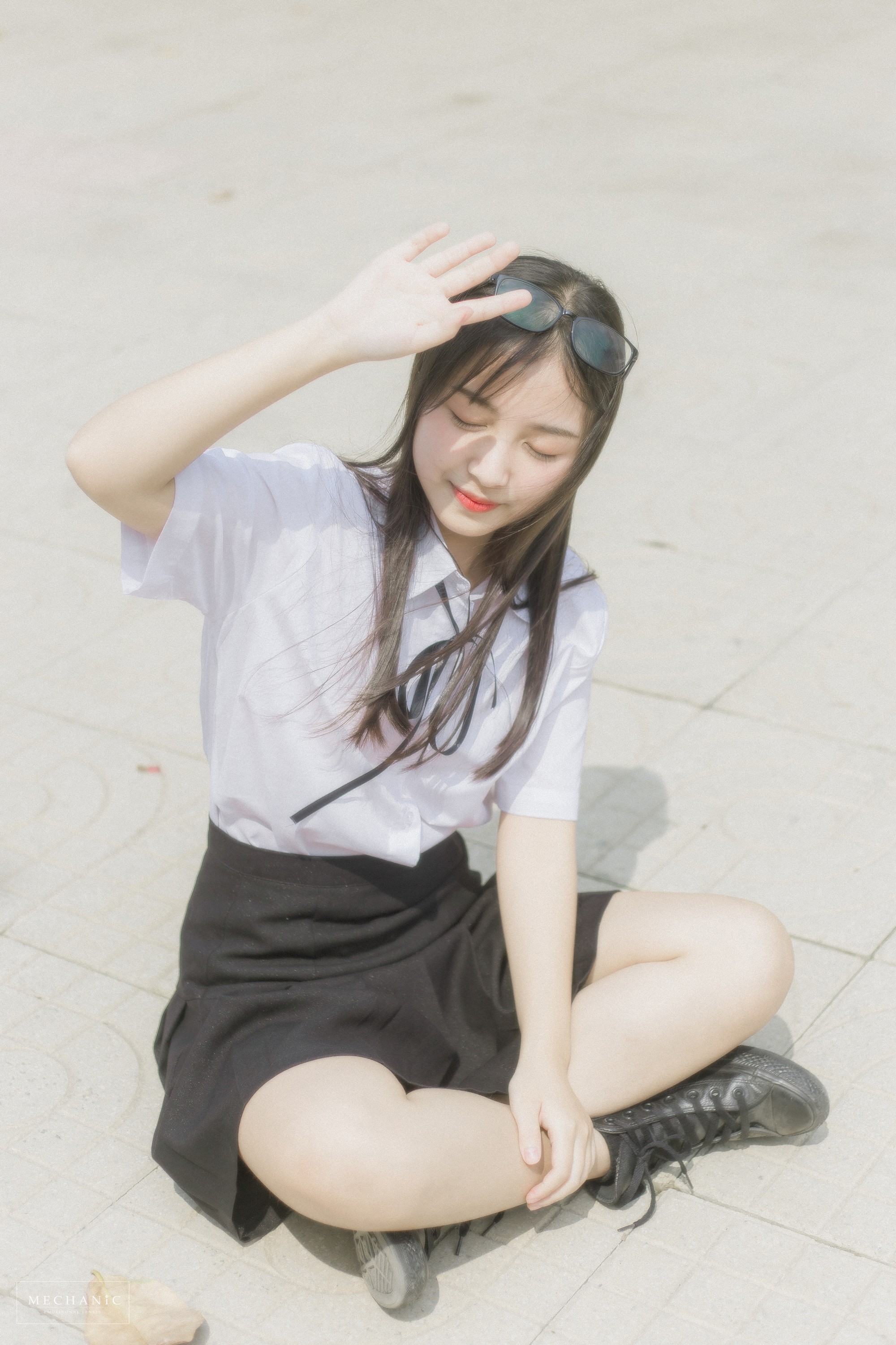 Nữ sinh trường Thương mại khiến đám con trai liêu xiêu vì đã xinh như búp bê lại có thành tích học quá ấn tượng-10