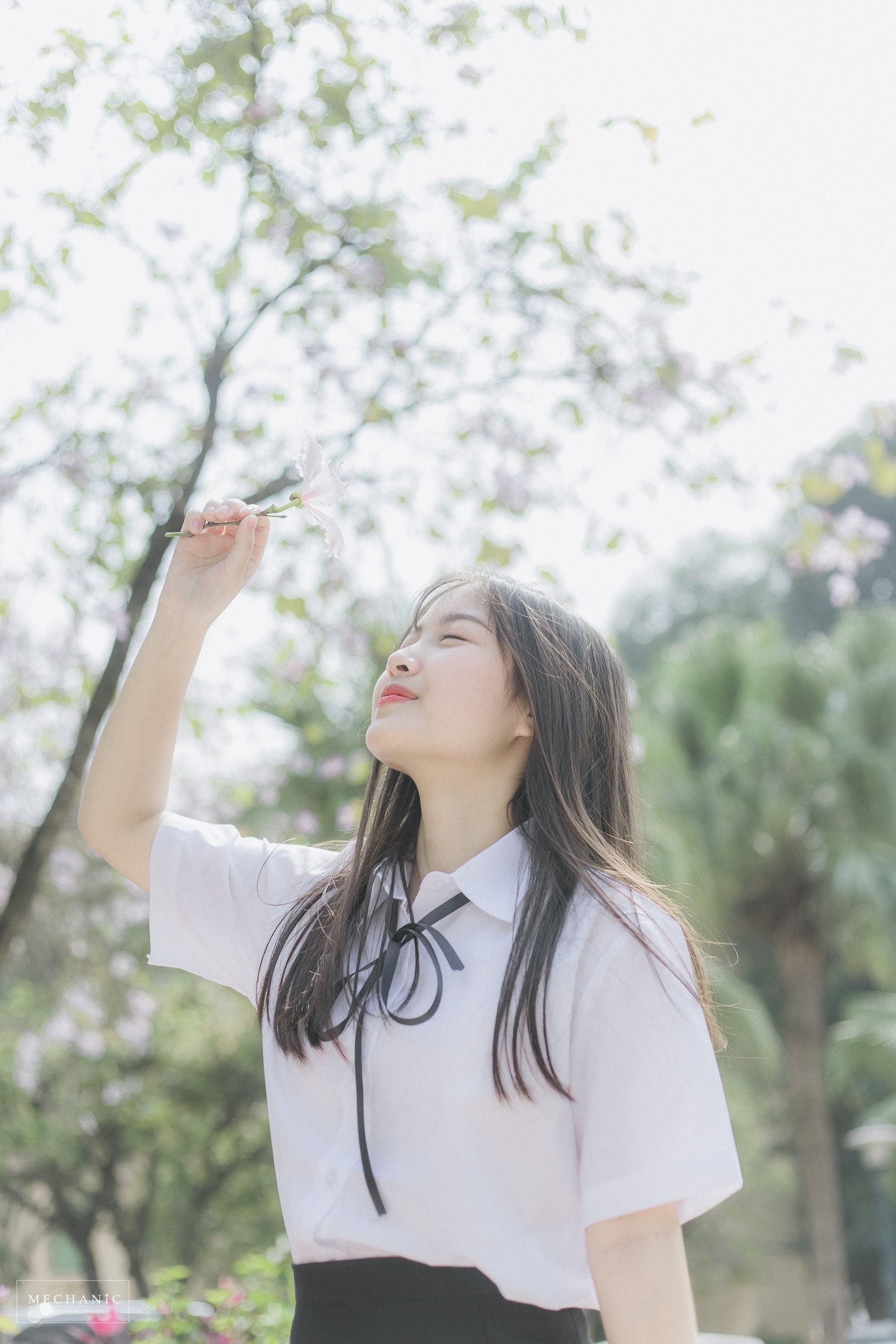 Nữ sinh trường Thương mại khiến đám con trai liêu xiêu vì đã xinh như búp bê lại có thành tích học quá ấn tượng-11