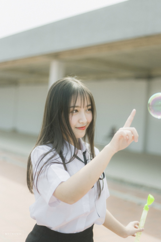 Nữ sinh trường Thương mại khiến đám con trai liêu xiêu vì đã xinh như búp bê lại có thành tích học quá ấn tượng-13