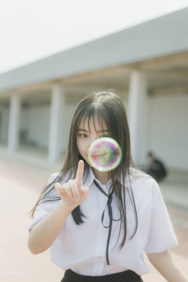 Nữ sinh trường Thương mại khiến đám con trai liêu xiêu vì đã xinh như búp bê lại có thành tích học quá ấn tượng-14