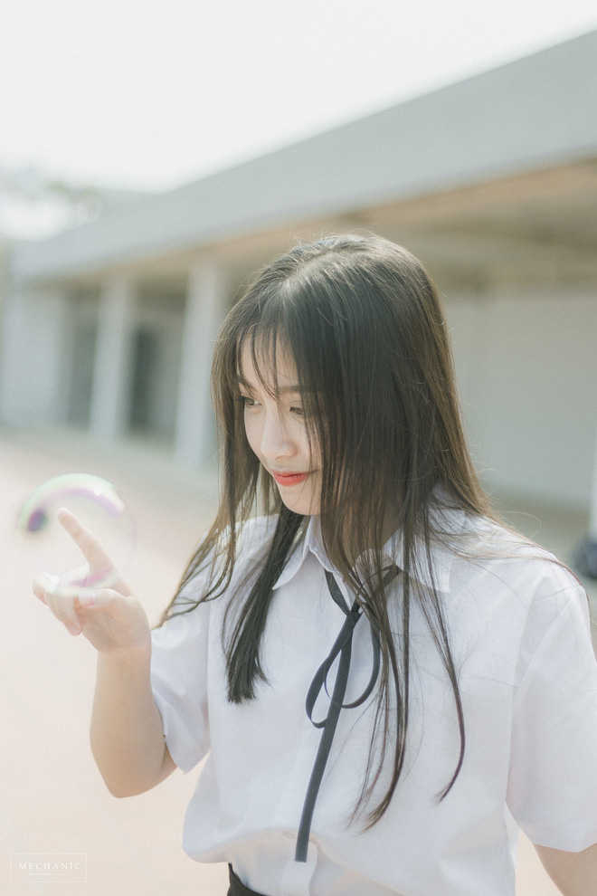 Nữ sinh trường Thương mại khiến đám con trai liêu xiêu vì đã xinh như búp bê lại có thành tích học quá ấn tượng-15