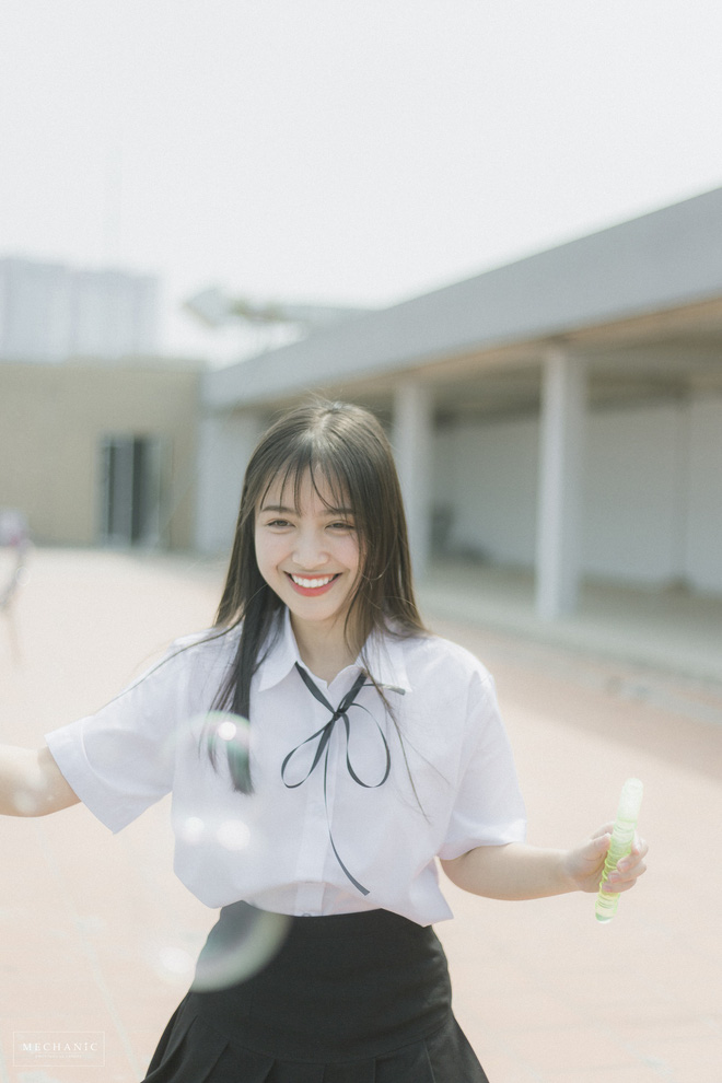 Nữ sinh trường Thương mại khiến đám con trai liêu xiêu vì đã xinh như búp bê lại có thành tích học quá ấn tượng-16