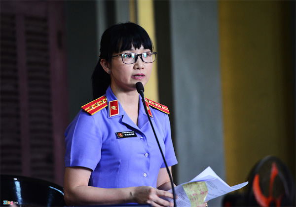 Vợ chồng vua cà phê Trung Nguyên trong vòng vây báo chí tại tòa-10