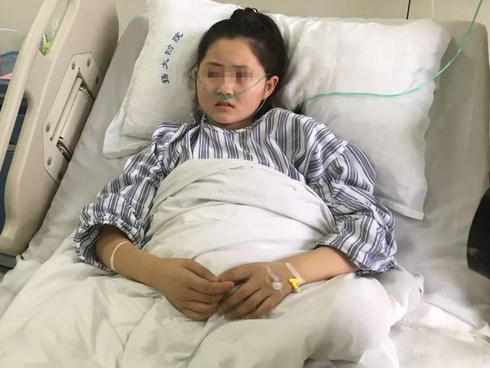 Cô bé 12 tuổi hôn mê bất tỉnh chỉ vì thói quen… nặn mụn mà rất nhiều phụ nữ thường làm