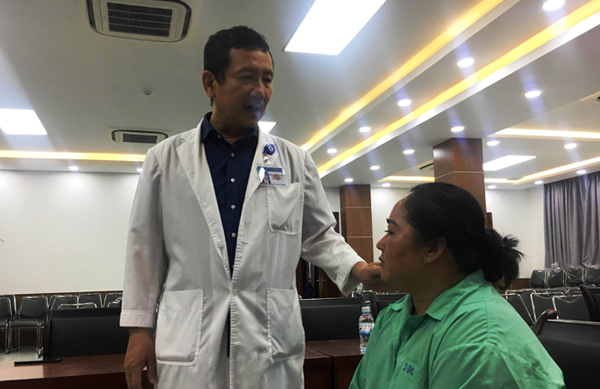 Chiếc xương vịt nằm trong đường thở suốt 10 tháng người phụ nữ Việt-2