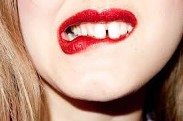 Nhìn tướng răng đàn bà, biết ngay mệnh ngậm thìa vàng hay túng quẫn, khổ cực 1 đời-2