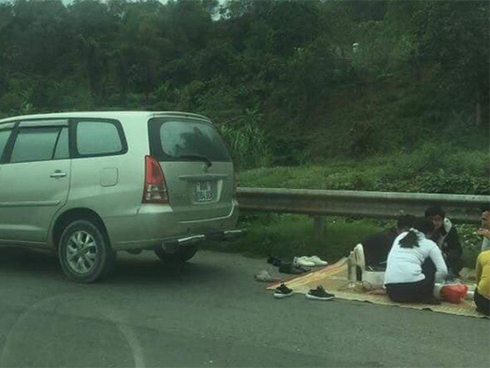 Xác minh, xử lý nhóm Khá Bảnh thản nhiên dừng xe trên cao tốc rồi dàn hàng chụp ảnh-3