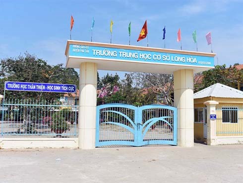 Thầy chủ nhiệm bị tố đánh vẹo cột sống nữ sinh từ chối làm tổ trưởng