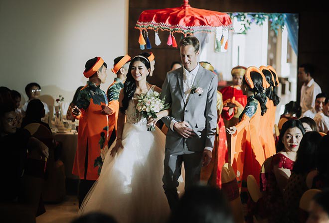 Nữ diễn viên Việt đầu tiên từ bỏ showbiz, làm phi công xinh đẹp thế nào?-3