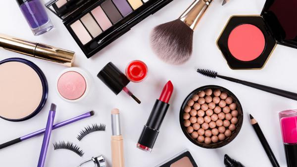 Người đẹp tai tiếng, khoe ảnh không mặc nội y với nghìn người nhưng chết tức tưởi vì làm đẹp-5