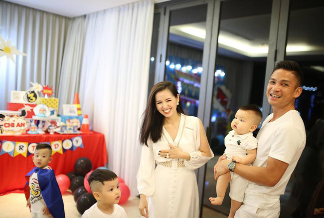 Nhìn lại ảnh năm ngoái mới thấy, nhan sắc mẹ 2 con Tâm Tít càng lúc càng rực rỡ, trẻ trung ngược thời gian-2