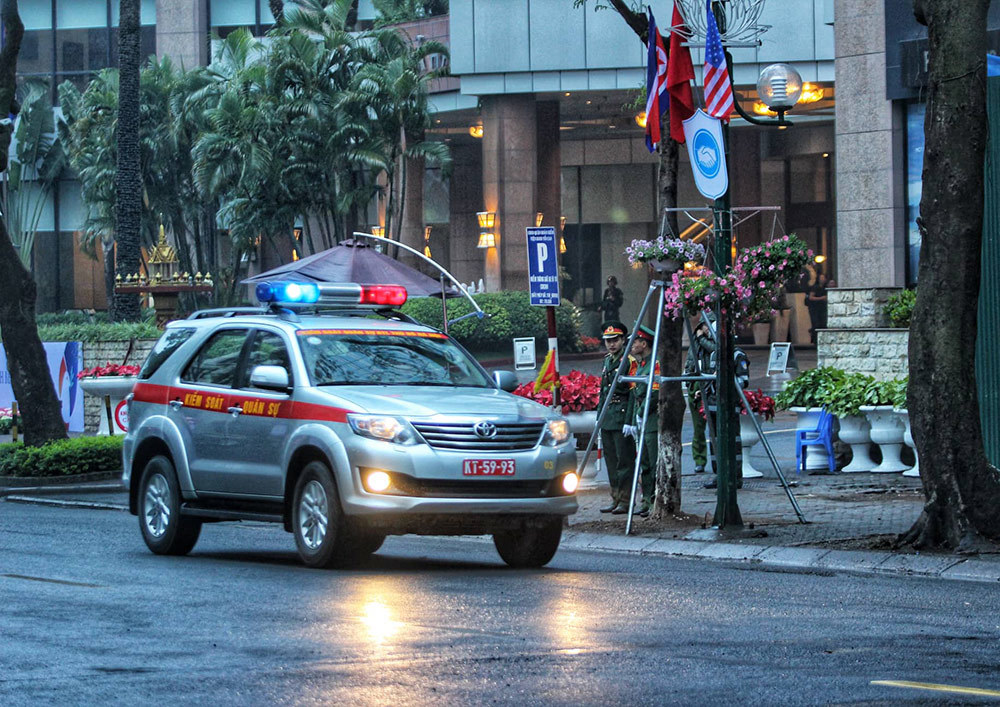 Ông Kim Jong-un cười rạng rỡ khi đến Hà Nội-18