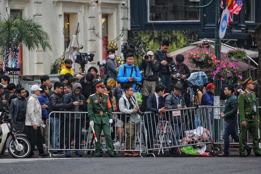 Ông Kim Jong-un cười rạng rỡ khi đến Hà Nội-22