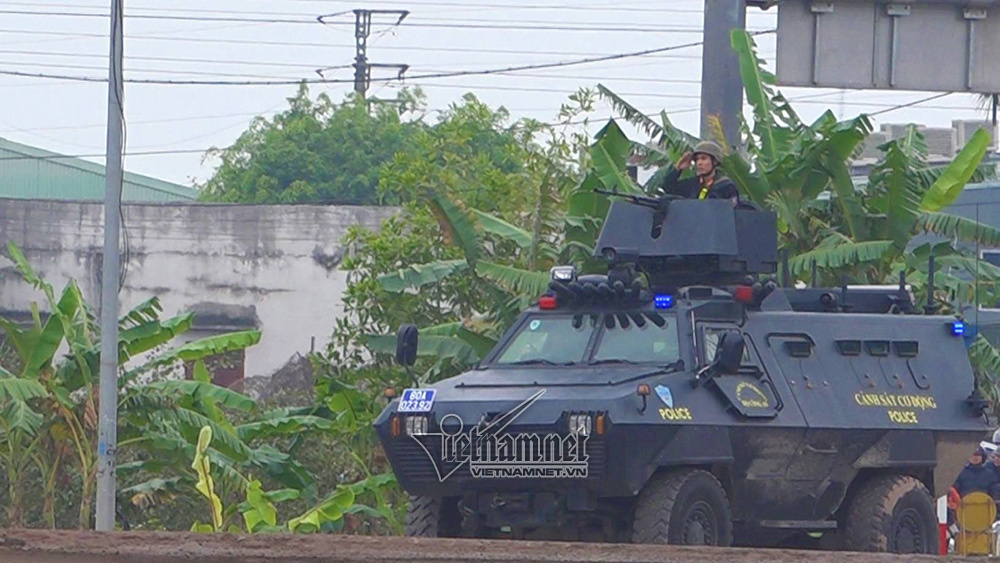 Ông Kim Jong-un cười rạng rỡ khi đến Hà Nội-17