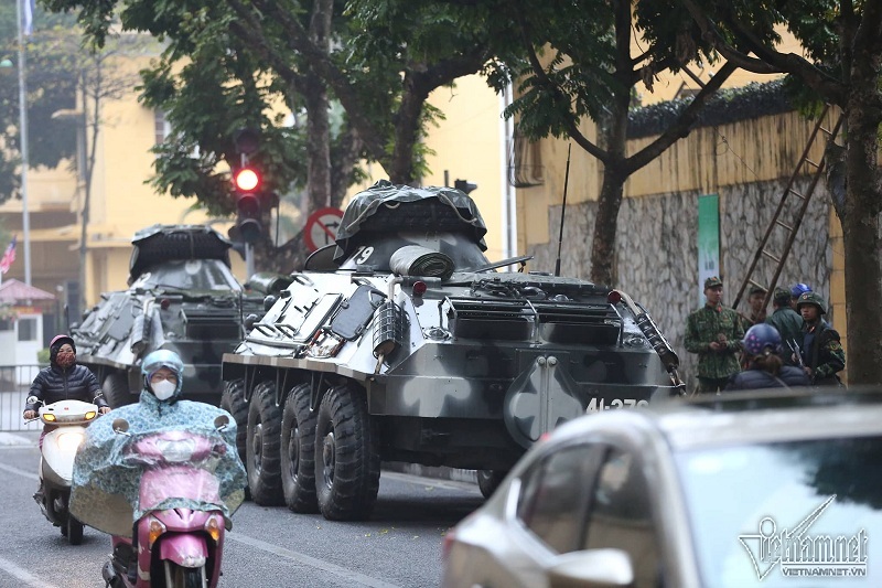 Ông Kim Jong-un cười rạng rỡ khi đến Hà Nội-20