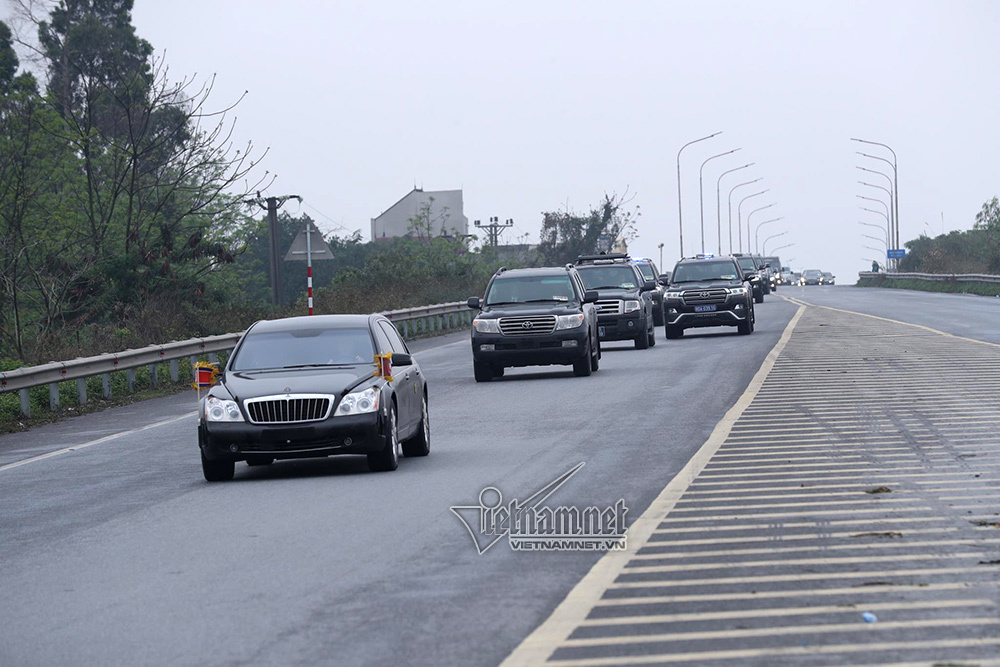 Ông Kim Jong-un cười rạng rỡ khi đến Hà Nội-13