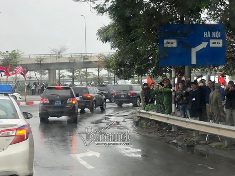 Ông Kim Jong-un cười rạng rỡ khi đến Hà Nội-12