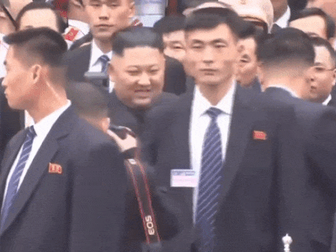 Bí mật ẩn sâu trong bộ trang phục kinh điển và kiểu tóc trứ danh của lãnh đạo Triều Tiên: Kim Jong-un-10