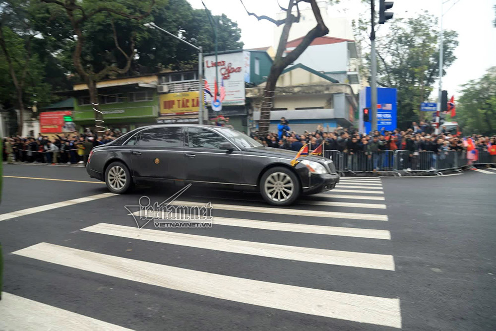 Ông Kim Jong-un cười rạng rỡ khi đến Hà Nội-9