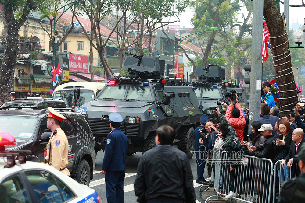 Ông Kim Jong-un cười rạng rỡ khi đến Hà Nội-8