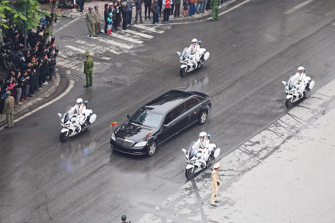 Xe chống đạn của ông Kim Jong Un lăn bánh trên đường phố Hà Nội-2