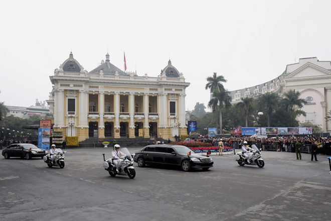 Xe chống đạn của ông Kim Jong Un lăn bánh trên đường phố Hà Nội-6