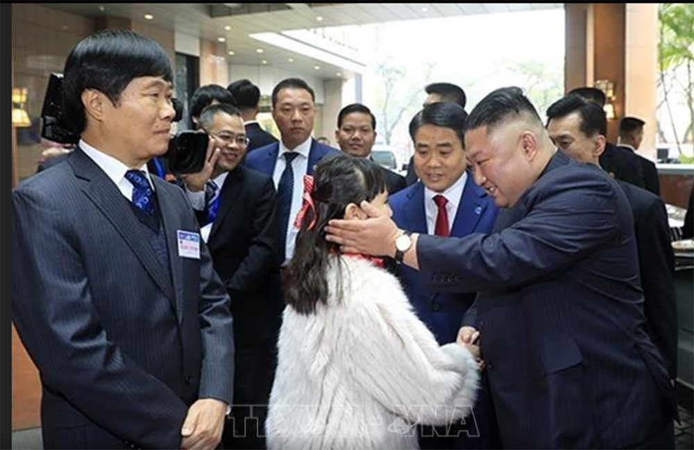Ông Kim Jong-un cười rạng rỡ khi đến Hà Nội-3