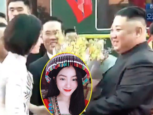 Nữ sinh tặng hoa cho Chủ tịch Triều Tiên Kim Jong-un: