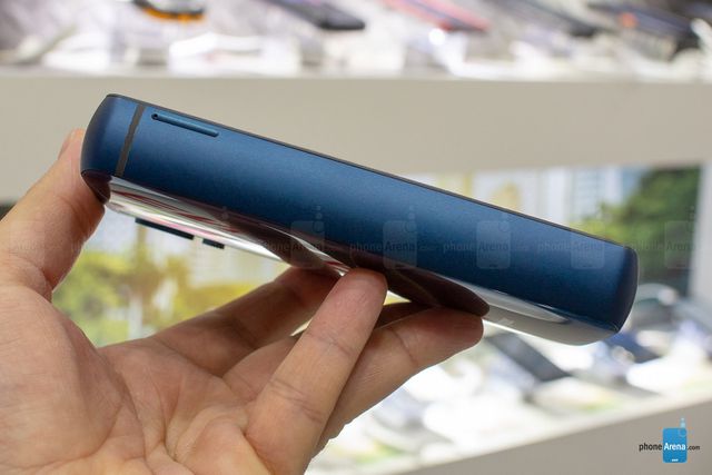 Choáng” với thiết kế... siêu xấu của chiếc smartphone có pin lớn nhất thế giới-5