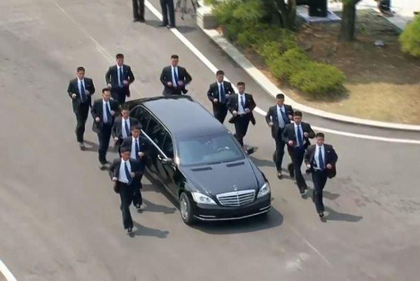 Điều ít biết về 12 cận vệ chạy bộ được mệnh danh lá chắn sống của nhà lãnh đạo Triều Tiên Kim Jong-un-3