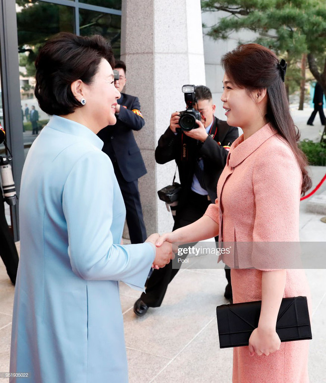 Ngoài phong cách, Đệ nhất phu nhân Triều Tiên còn sở hữu làn da và mái tóc đáng ngưỡng mộ-2