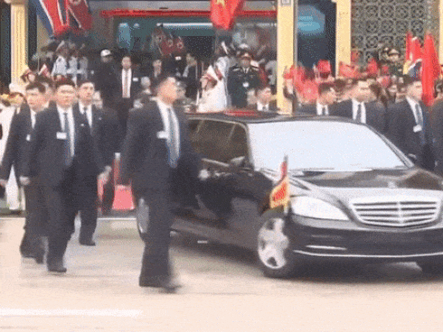 Điều ít biết về 12 cận vệ chạy bộ được mệnh danh 'lá chắn sống' của nhà lãnh đạo Triều Tiên Kim Jong-un