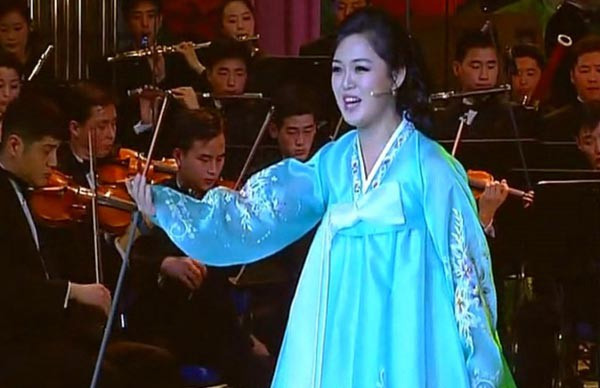 Chân dung người vợ xinh đẹp, bí ẩn và cuộc tình gây tranh cãi của chủ tịch Triều Tiên Kim Jong-un-2