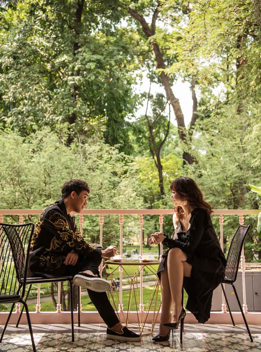 Hari Won bị Trấn Thành dằn mặt, dọa cắt quà 8/3 vì mê trai-4