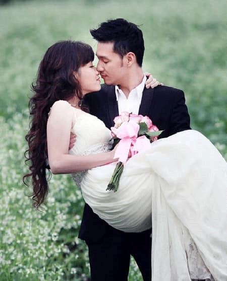Loạt khoảnh khắc đắt giá tái hiện cả đoạn đường tình dài hàng thập kỷ, lay động lòng người của sao Vbiz-10