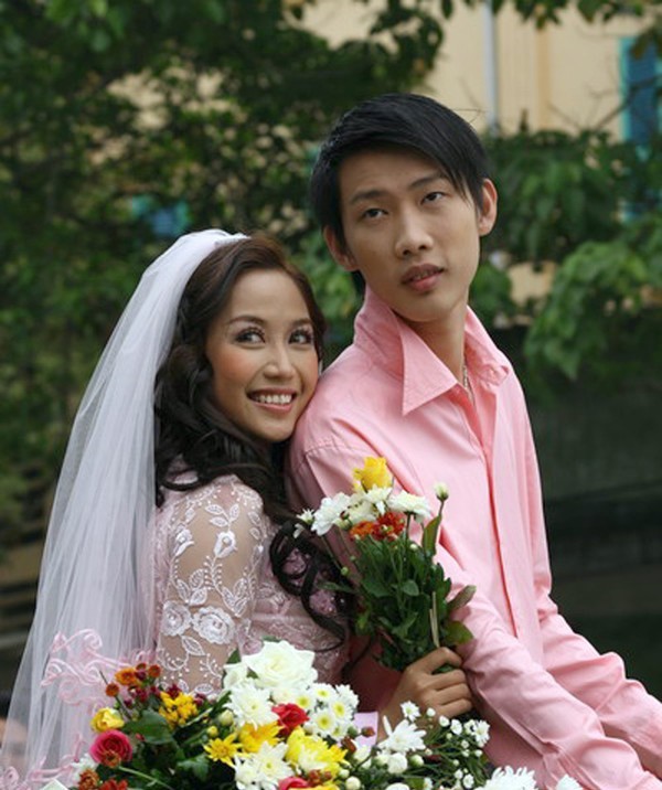 Loạt khoảnh khắc đắt giá tái hiện cả đoạn đường tình dài hàng thập kỷ, lay động lòng người của sao Vbiz-13
