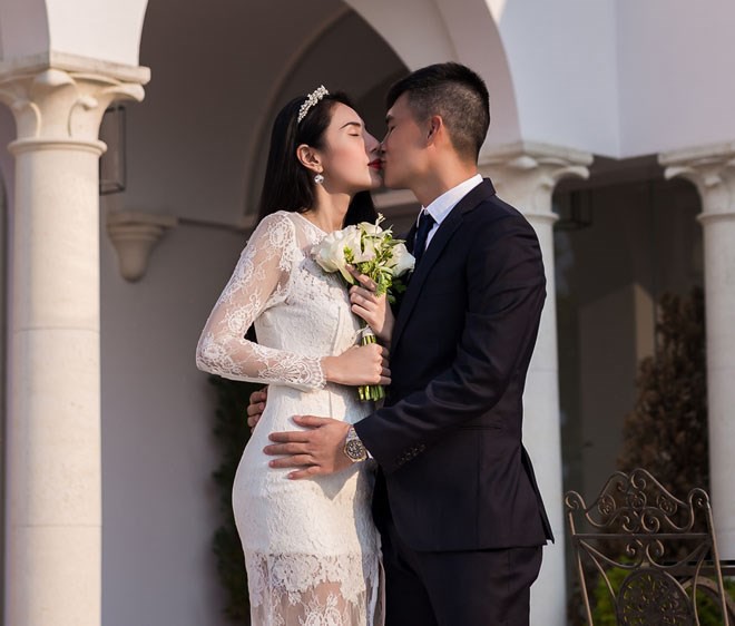 Loạt khoảnh khắc đắt giá tái hiện cả đoạn đường tình dài hàng thập kỷ, lay động lòng người của sao Vbiz-22