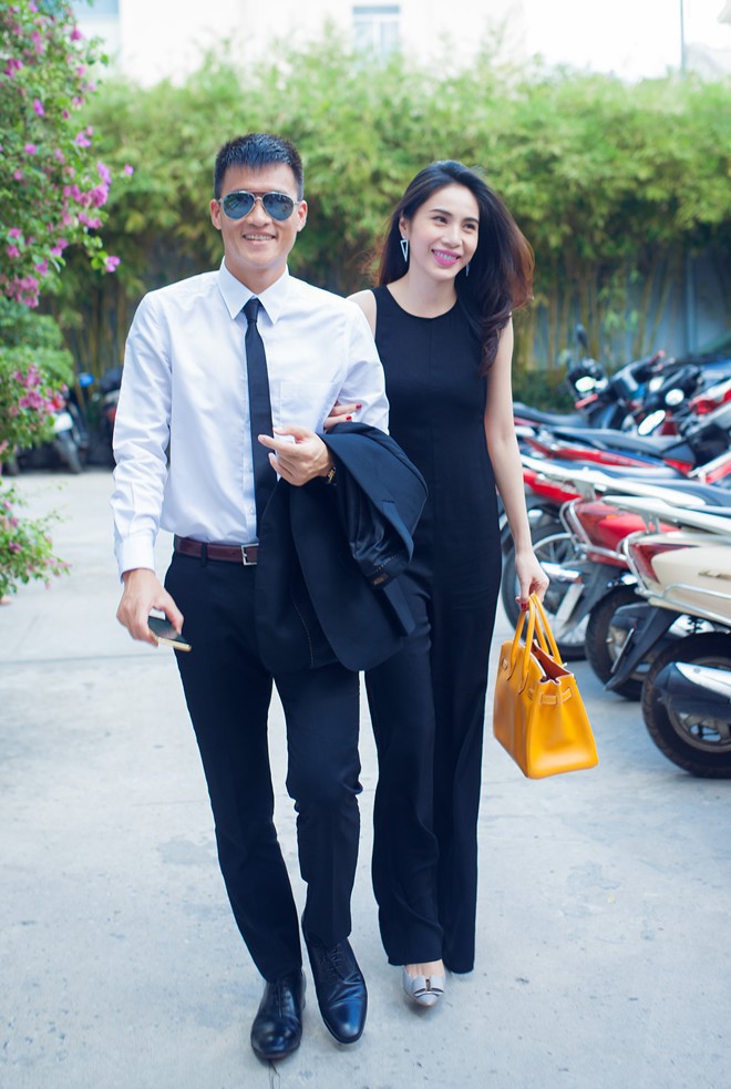 Loạt khoảnh khắc đắt giá tái hiện cả đoạn đường tình dài hàng thập kỷ, lay động lòng người của sao Vbiz-23