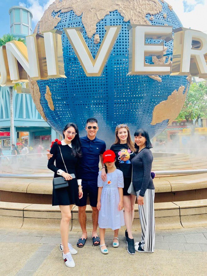 Loạt khoảnh khắc đắt giá tái hiện cả đoạn đường tình dài hàng thập kỷ, lay động lòng người của sao Vbiz-24