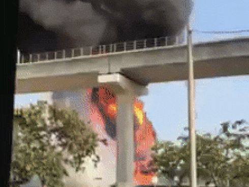 Xe bồn bốc cháy dữ dội ở Thủ Đức