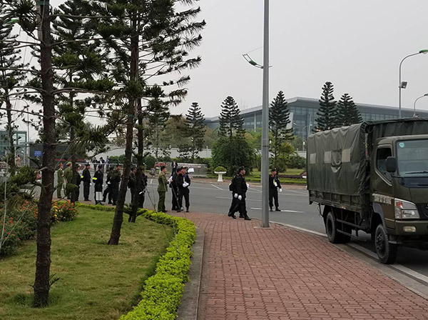 Mật vụ Mỹ đưa chó nghiệp vụ đến Nội Bài trước giờ đón Tổng thống Trump-2