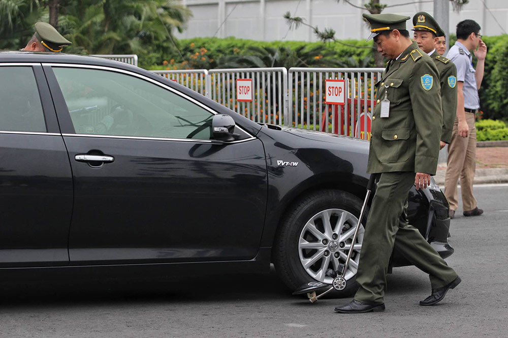 Mật vụ Mỹ đưa chó nghiệp vụ đến Nội Bài trước giờ đón Tổng thống Trump-6