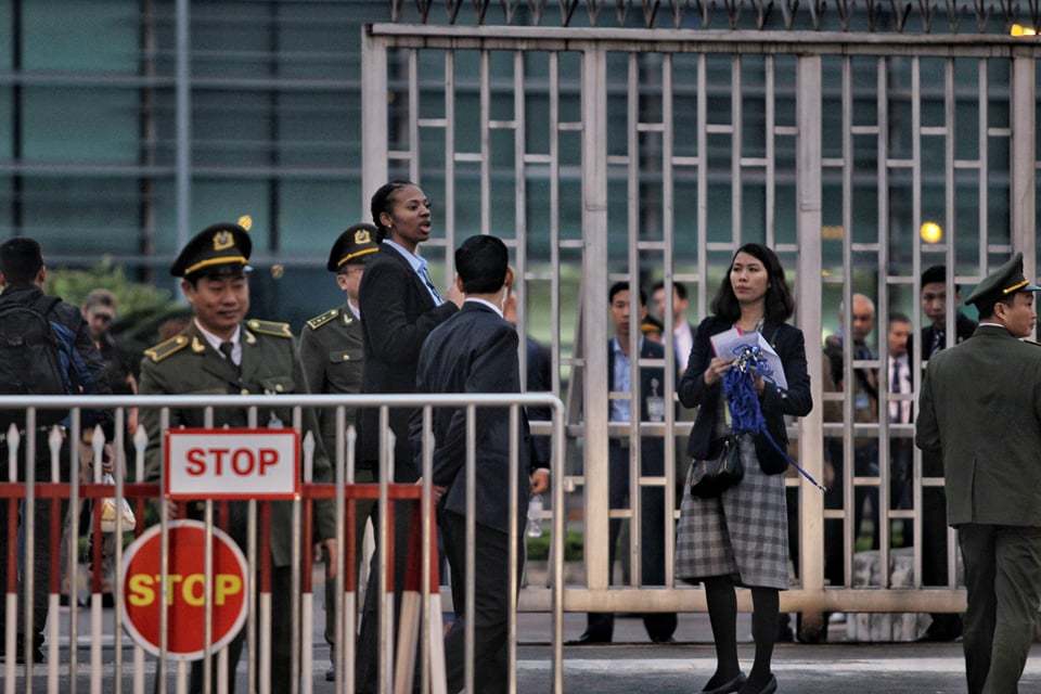 Mật vụ Mỹ đưa chó nghiệp vụ đến Nội Bài trước giờ đón Tổng thống Trump-13