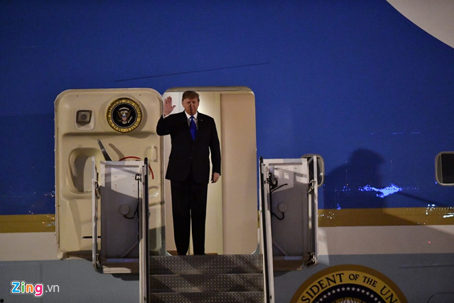 Tổng thống Trump cảm ơn Việt Nam sau khi đặt chân tới Hà Nội-11