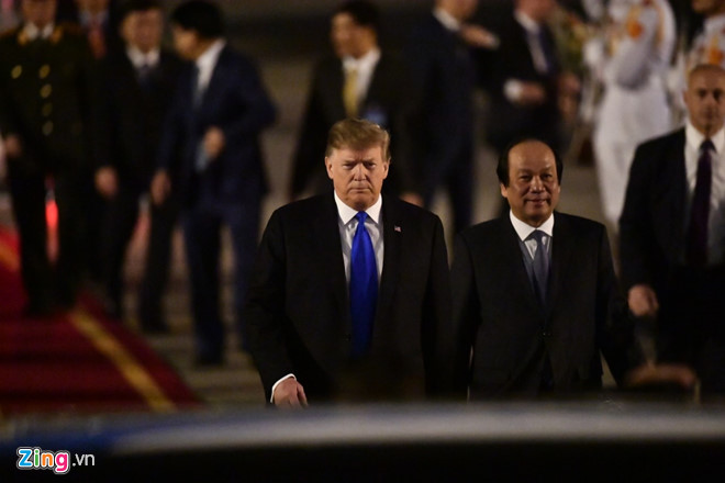 Tổng thống Trump cảm ơn Việt Nam sau khi đặt chân tới Hà Nội-13