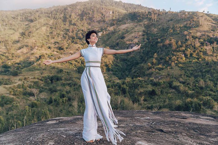 Ai bảo tóc ngắn là không thể mặc áo dài thậm chí còn đẹp ngất ngây, cứ nhìn HHen Niê, Tóc Tiên thì biết!-3