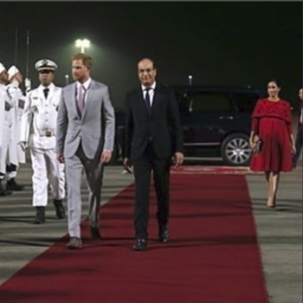 Khoảnh khắc Meghan ngượng chín mặt khi bị chồng bỏ rơi tại sân bay được người dùng mạng chia sẻ rần rần-1