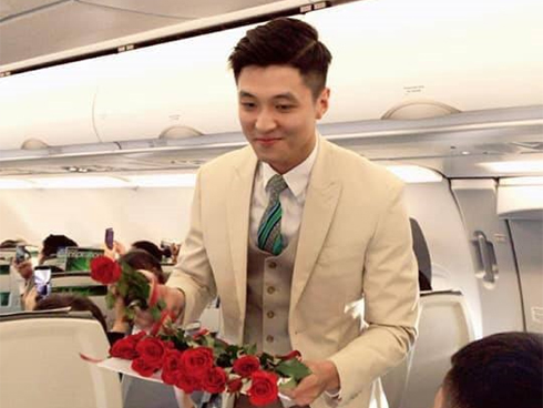 MXH tranh cãi chuyện hai chị gái mải tâm sự, ngồi như mọc rễ ở quán cafe bị nhân viên chụp ảnh rồi khẩu nghiệp-2